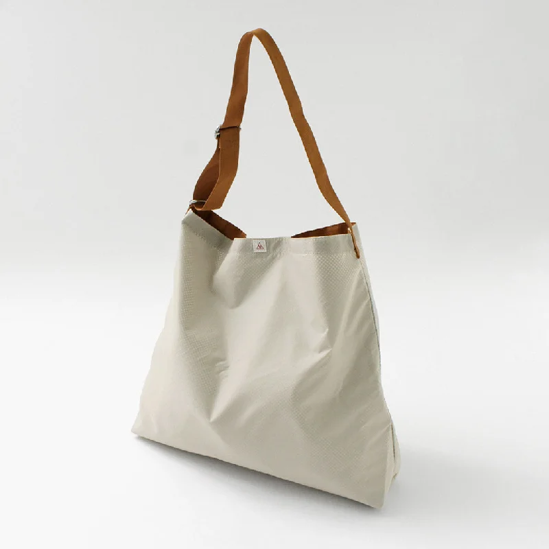 Women's Tote Bag with Magnetic Closure in Orange for Easy Access on the GoDIP/DZT / Tote bag