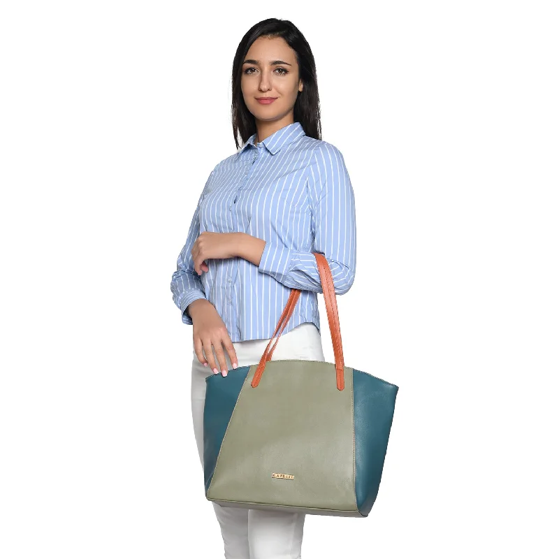Metallic Tote Bag in Rose Gold with Chain Handles for a Glamorous Night OutCaprese Gretal Tote Large