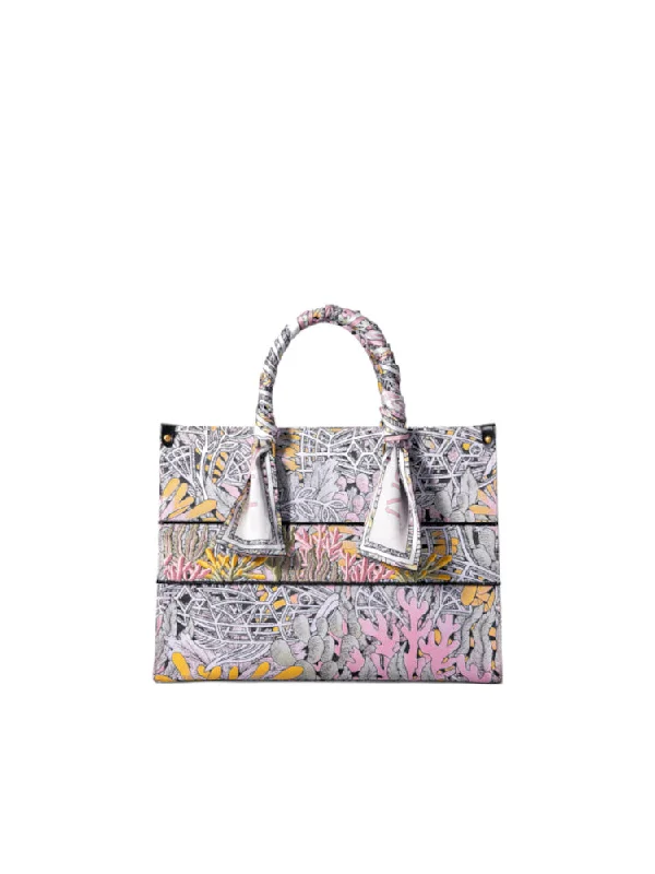 Medium - Sized Canvas Tote Bag in Navy Blue with Striped Pattern for a Nautical - Inspired LookJayde Fish Jacquard with Woven Tote Bag