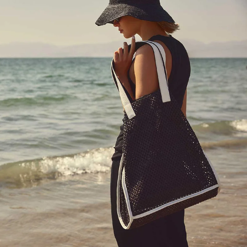 Large Capacity Genuine Leather Women's Tote Bag in Black for Work and CommutingRaffia Tote - Black Sea