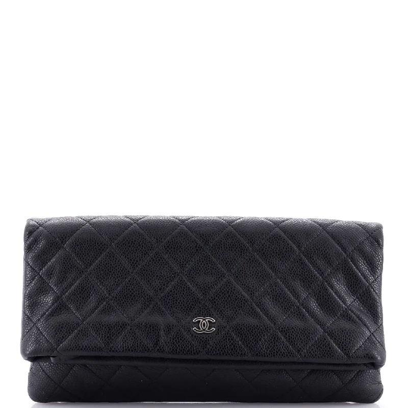 Quilted Leather Evening Bag in Gray for Sophisticated EventsBeauty CC Clutch Quilted Caviar