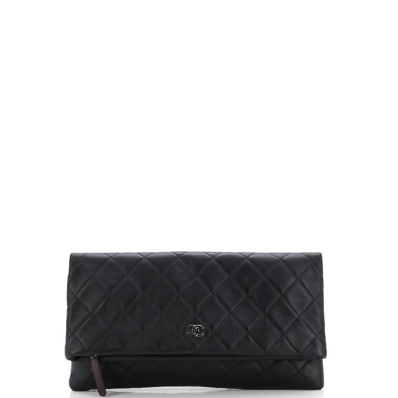 Snake - Skin Effect Clutch in Green for Exotic PartiesBeauty CC Clutch Quilted Caviar