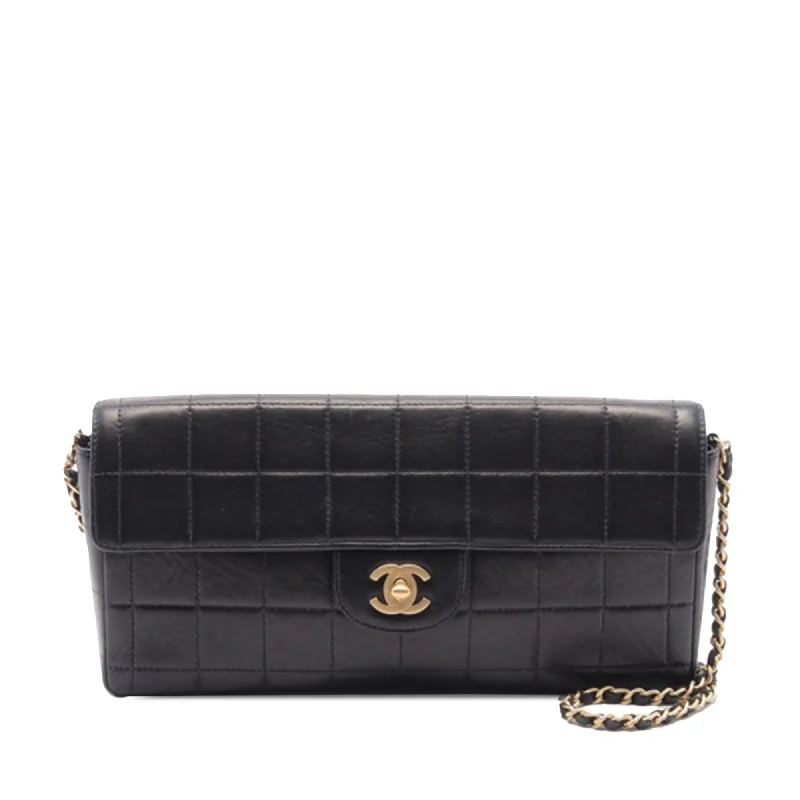 Women's Shoulder Bag with Fringe Details in Brown for a Bohemian StyleBlack Chanel Chocolate Bar Lambskin East West Flap Shoulder Bag