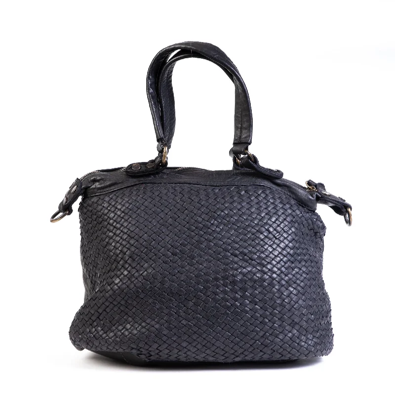Shoulder Bag with Chain Strap in Silver for a Trendy AppearanceClassic Black Real Italian Washed Leather Medium Weave Shoulder Bag