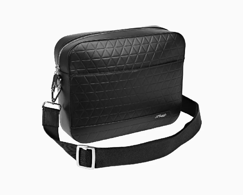 Leather Shoulder Bag with Magnetic Closure in Black for Quick AccessMessenger