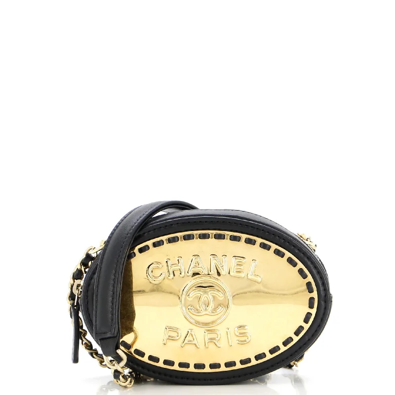 Leather Clutch with Chain Strap in Black for Cocktail PartiesLogo Plate Oval Clutch With Chain Metal and Lambskin