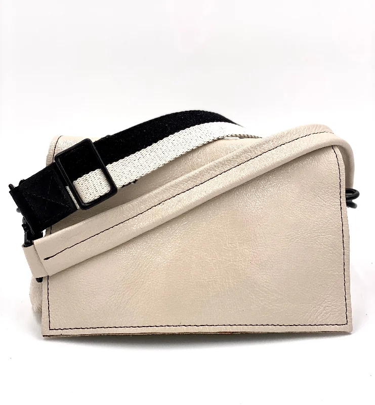 Women's Shoulder Bag with Zippered Pockets in Orange for SafetyMadison Shoulder bag
