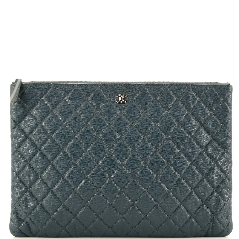 Leather Clutch with Chain Strap in Black for Cocktail PartiesO Case Clutch Quilted Caviar Large