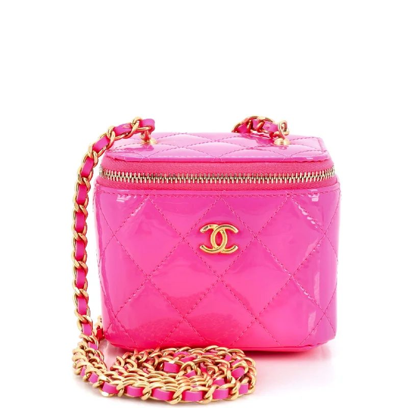 Mirrored Clutch in Silver for Futuristic - Themed GatheringsPearl Crush Vanity Case with Chain Quilted Patent Mini