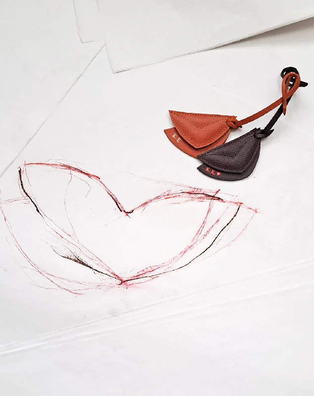 Women's Large Leather Shoulder Bag in Brown with Multiple Compartments for WorkThe Abstract Heart Amulet Charm Kulcstartó + Colours
