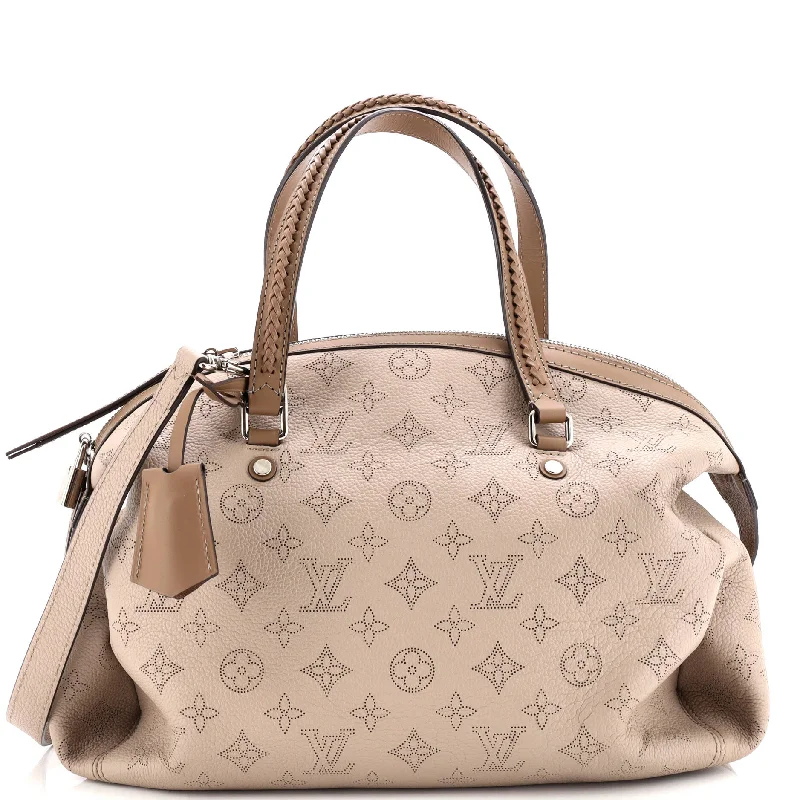 Quilted Shoulder Bag in Cream for a Classic and Elegant LookAsteria Handbag Mahina Leather