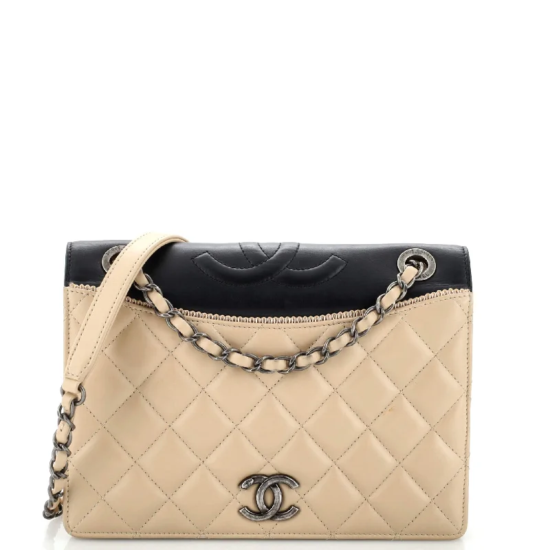 Quilted Leather Crossbody Bag in Cream for a Classic and Elegant AppearanceBallerine Flap Bag Quilted Lambskin Small
