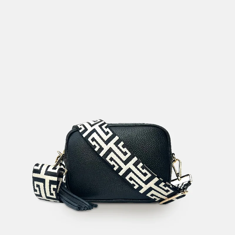 Quilted Leather Crossbody Bag in Cream for a Classic and Elegant AppearanceBlack Leather Crossbody Bag With Black & Stone Maze Strap