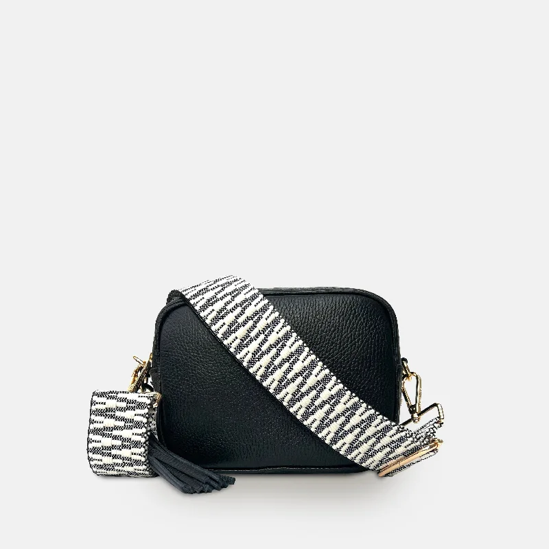 Waterproof Nylon Crossbody Bag in Navy Blue for Outdoor Hiking TripsBlack Leather Crossbody Bag With Midnight Zigzag Strap