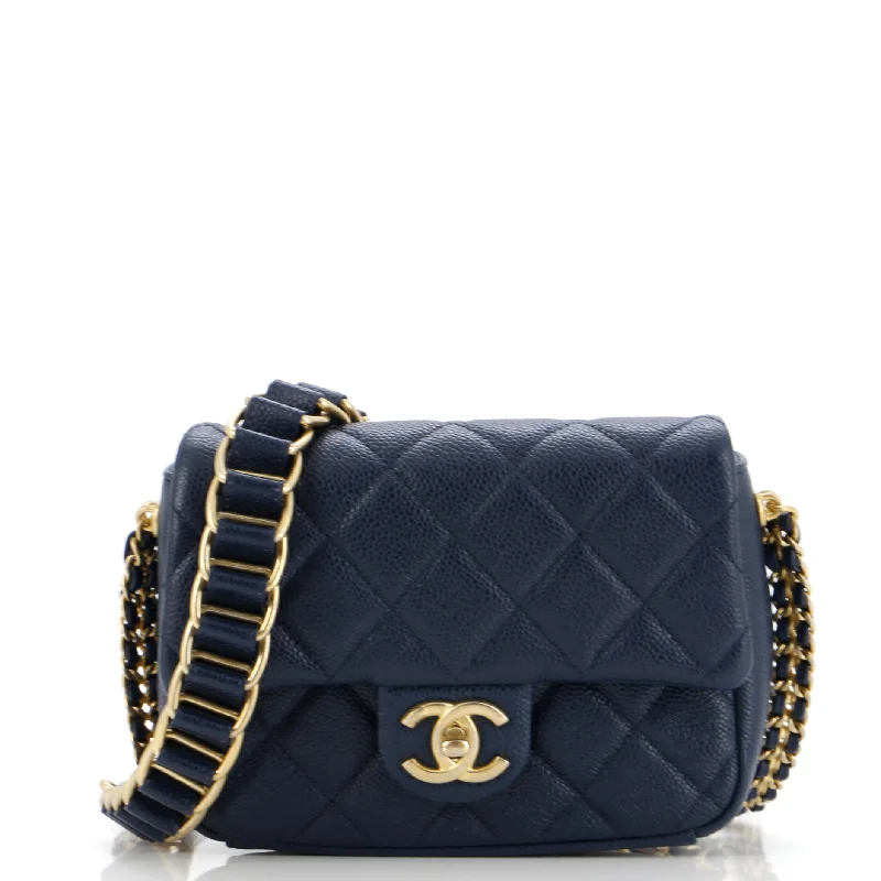 Shoulder Bag with Chain Strap in Silver for a Trendy AppearanceChain Soul Flap Bag Quilted Caviar Mini