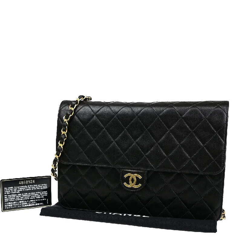 Leather Shoulder Bag with Magnetic Closure in Black for Quick AccessChanel Flap Bag  Leather Shoulder Bag (Pre-Owned)