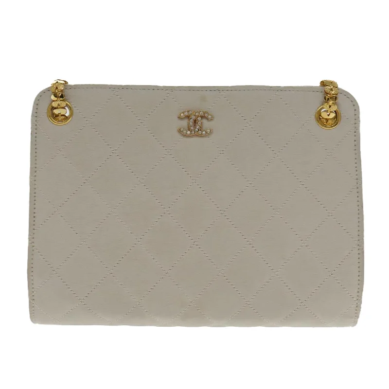 Quilted Shoulder Bag in Cream for a Classic and Elegant LookChanel Matelassé  Suede Shoulder Bag (Pre-Owned)