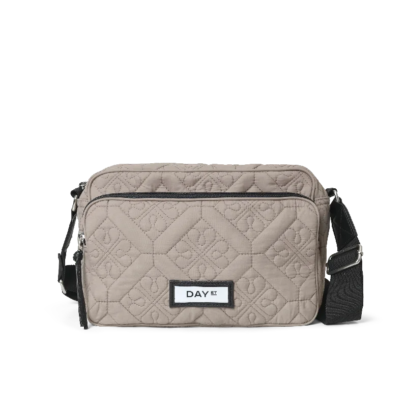 Straw Crossbody Bag in Natural Color for Beach Vacations and Summer DaysMedium Floral Quilt Crossbody Bag