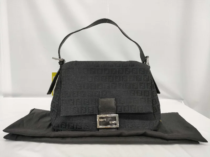 Quilted Shoulder Bag in Cream for a Classic and Elegant LookFendi Zucchino  Leather Shoulder Bag (Pre-Owned)