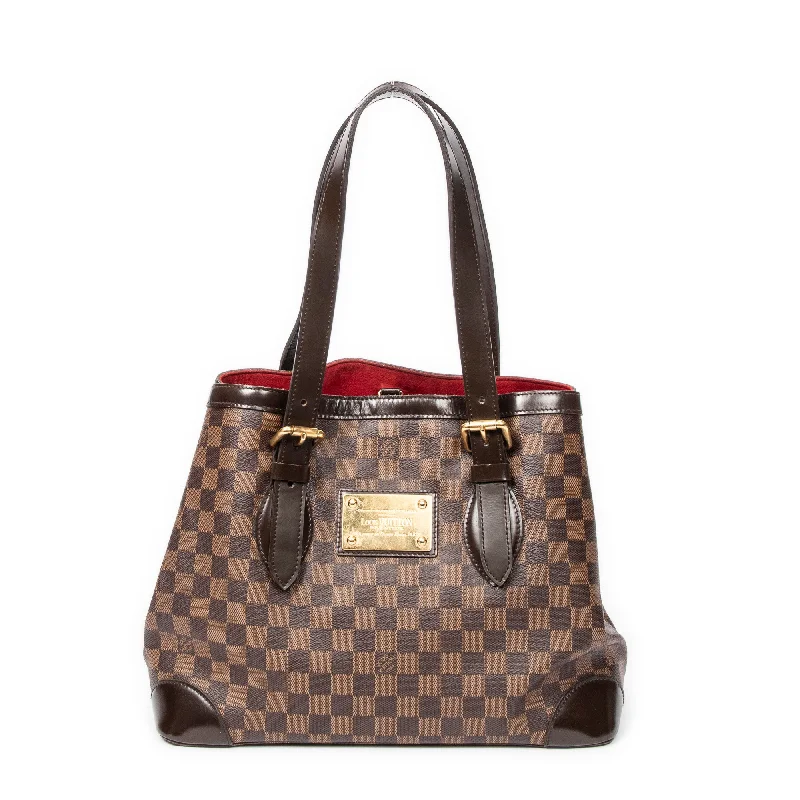 Quilted Shoulder Bag in Cream for a Classic and Elegant LookHampstead MM