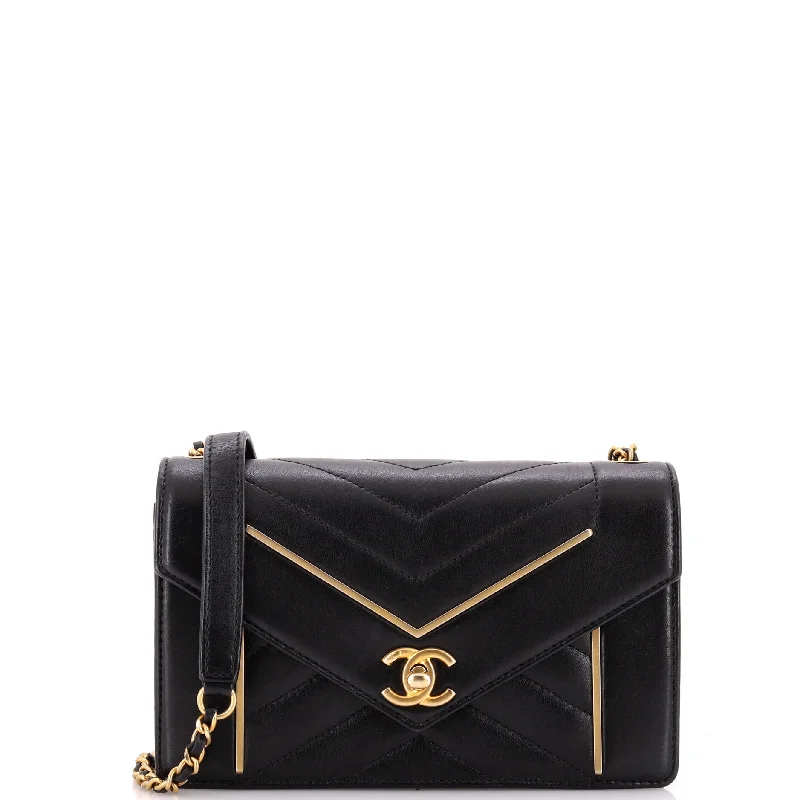 Shoulder Bag with Chain Strap in Silver for a Trendy AppearanceReversed Flap Bag Chevron Lambskin Small