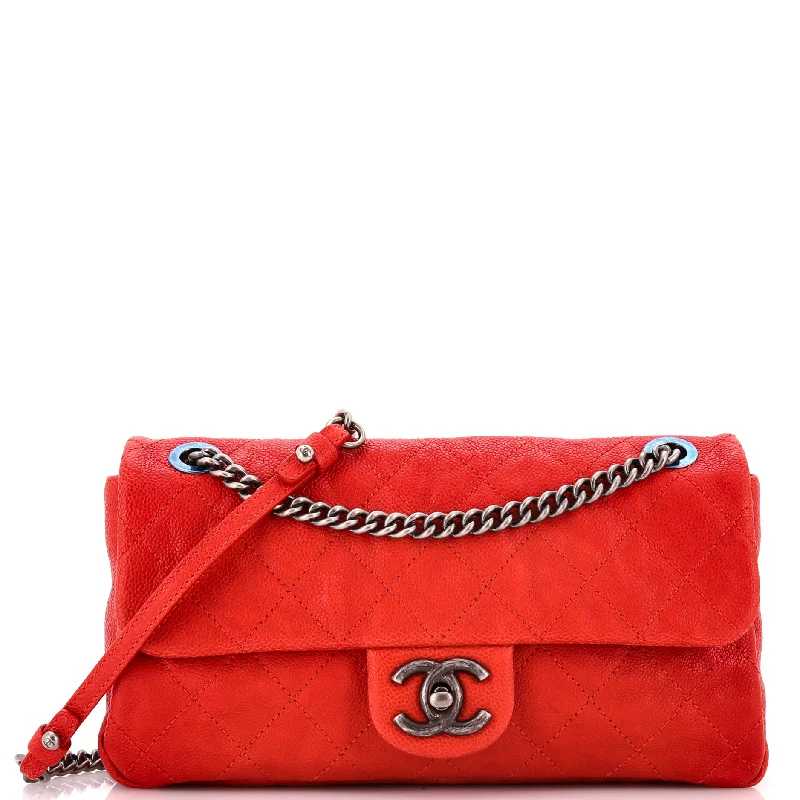 Shoulder Bag with Chain Strap in Silver for a Trendy AppearanceSimply CC Flap Bag Quilted Caviar Medium