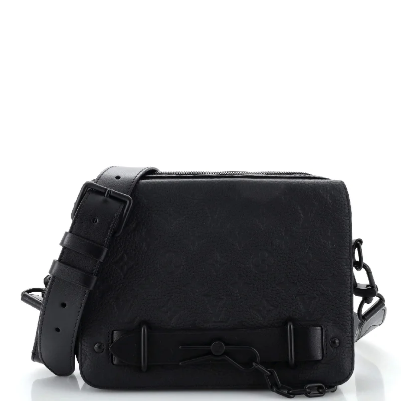 Quilted Leather Crossbody Bag in Cream for a Classic and Elegant AppearanceSteamer Messenger Bag Monogram Taurillon Leather